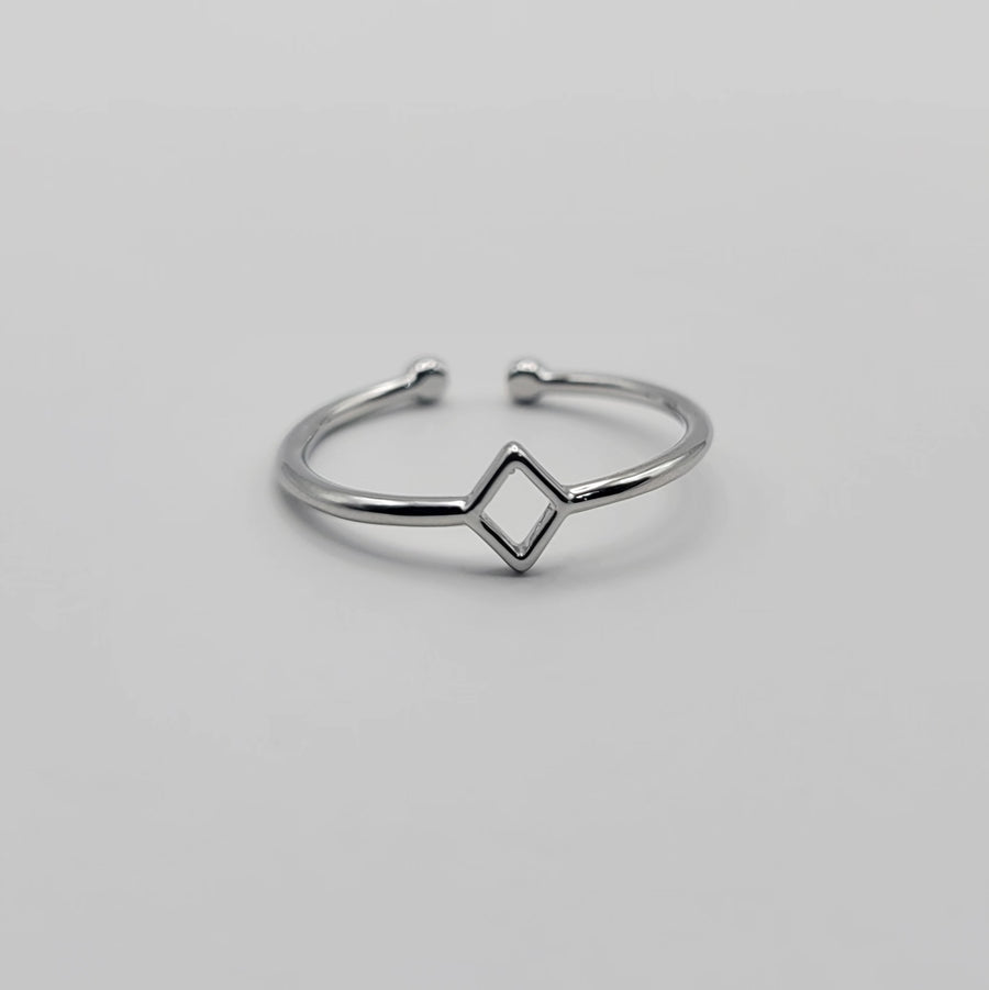 Adjustable Rhombus Shaped Ring