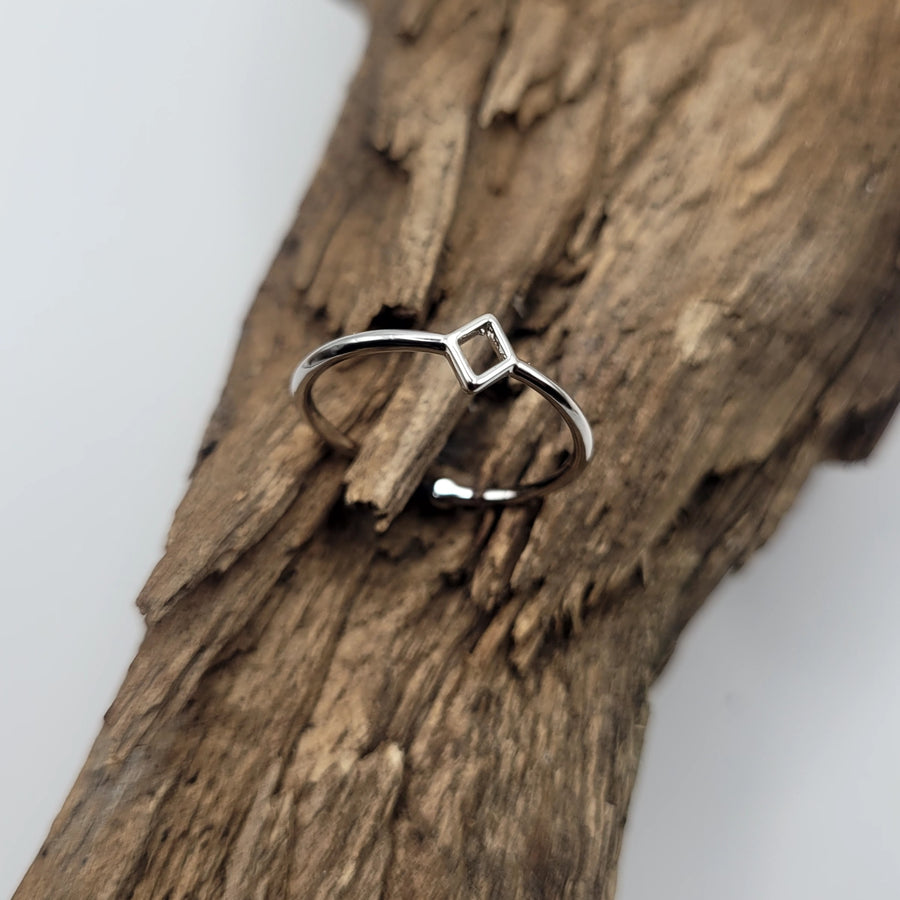 Adjustable Rhombus Shaped Ring
